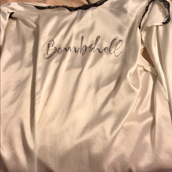 Victoria’s Secret Bombshell Silk Kimono - Picture 1 of 3